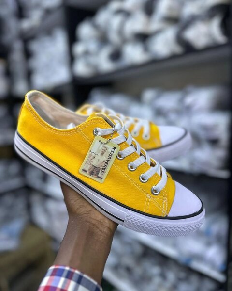 Converses basses jaunes