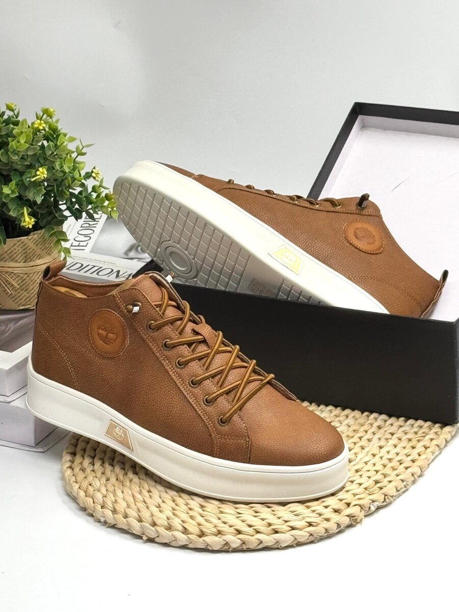 TIMBERLAND BROWN AND WHITE