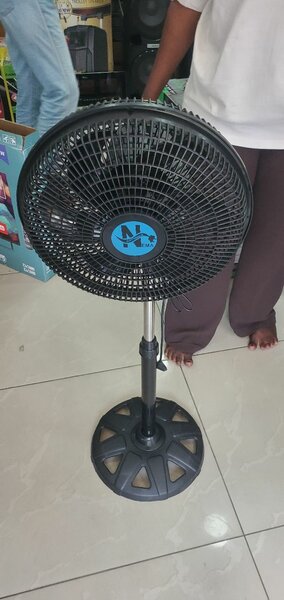 Ventilateur sur pied réglable