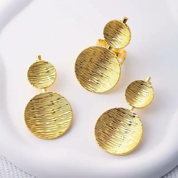 Boucles d'oreilles dorées chic