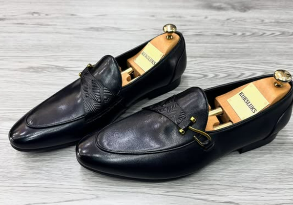 SLEEK LOAFERS