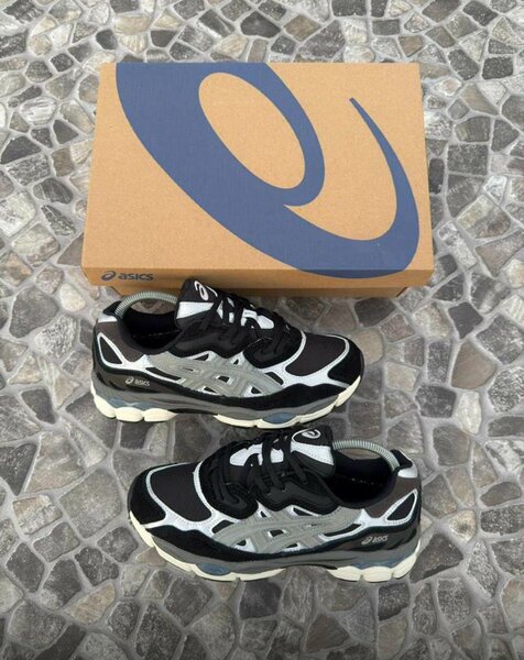 Chaussures de course Asics