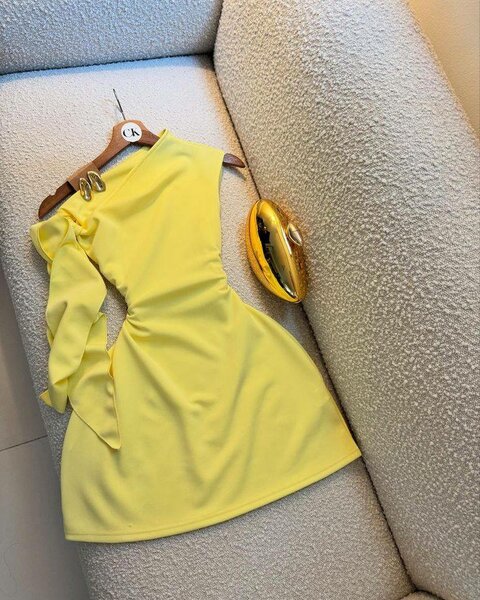 Robe Élégante Asymétrique