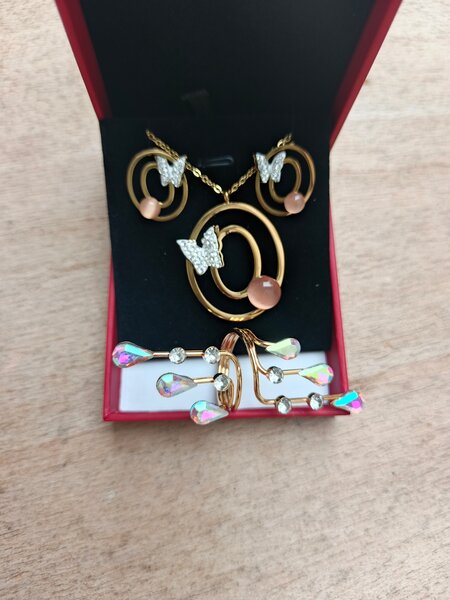 Ensemble de bijoux fantaisie en or