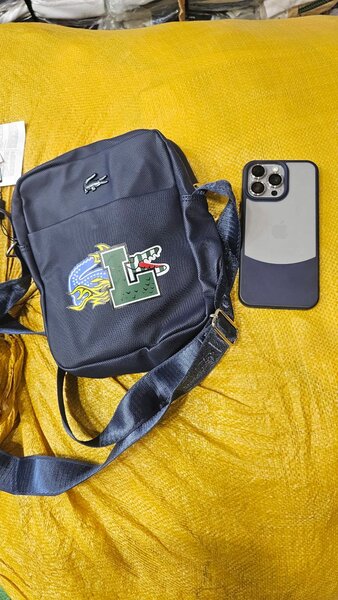 Sac bandoulière Lacoste confor