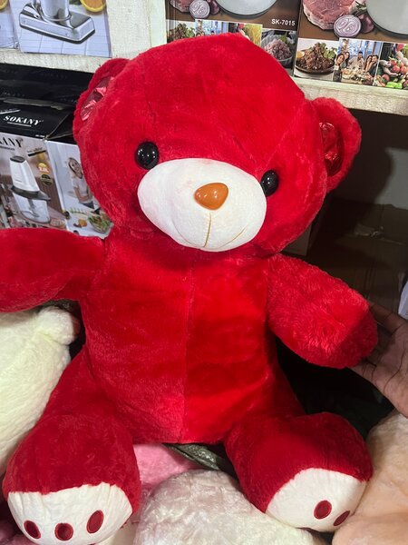 Ours en peluche rouge doux
