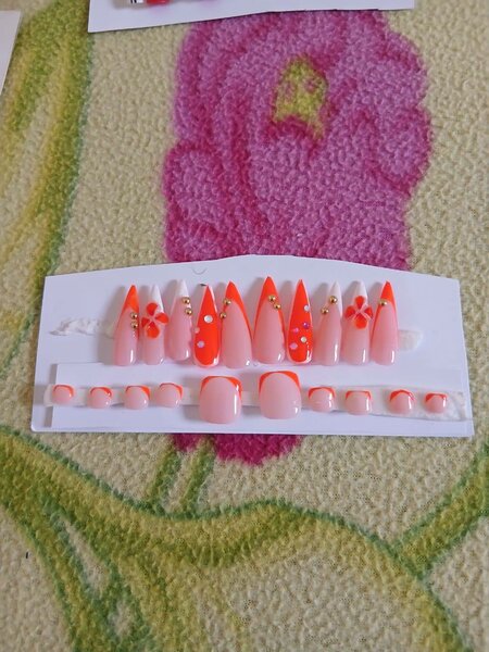 Ongles faux motif floral