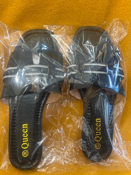 Sandales plates élégantes