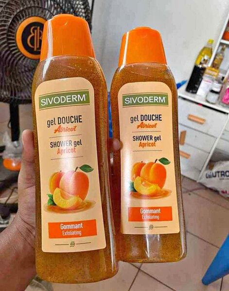 Gel de douche gommant,exfoliant disponible