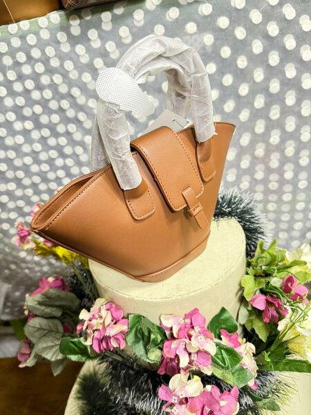 Sac à main moderne en cuir