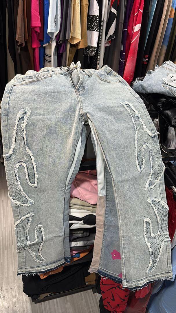 Jeans tendance croix et texte