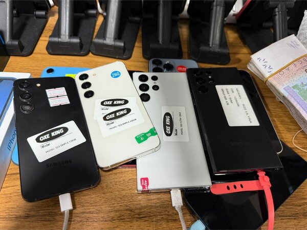 iPhones scellés et SAMSUNG 9