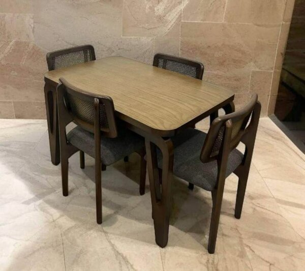 Table à manger en bois avec 4 chaises