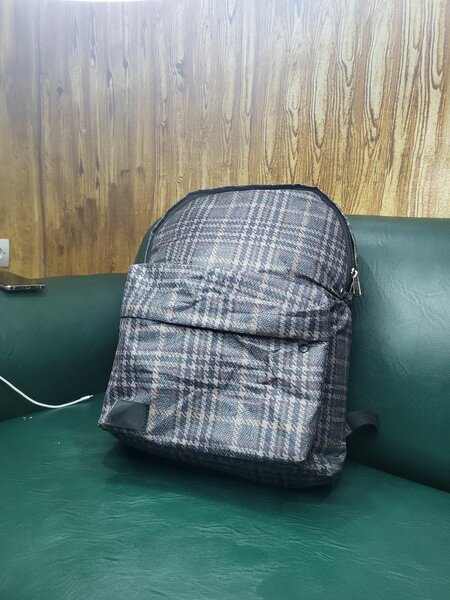 Sac à dos élégant à carreaux