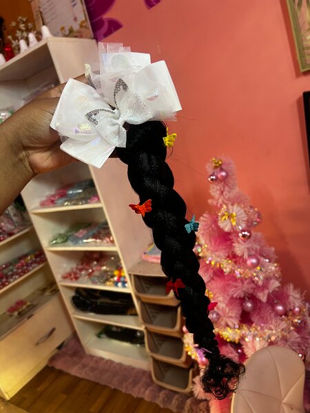 Tresse avec noeud papillon