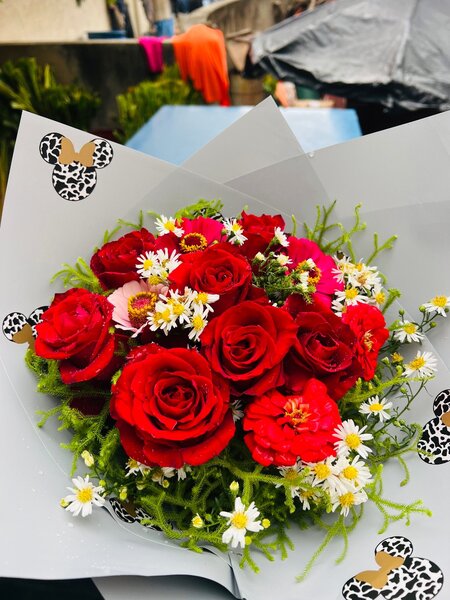 Bouquet de roses rouges éclatantes