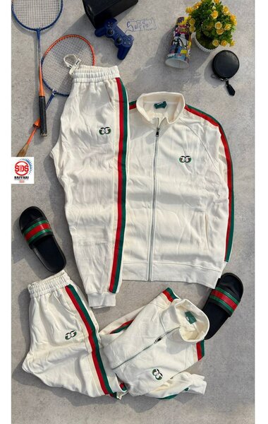 Ensemble de survêtement stylé