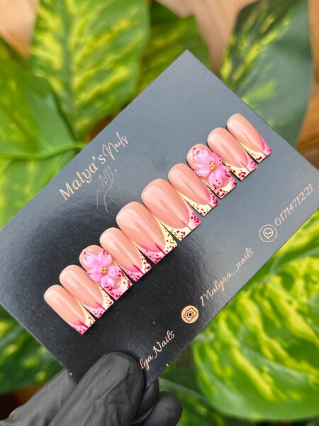 Ongles en faux floral