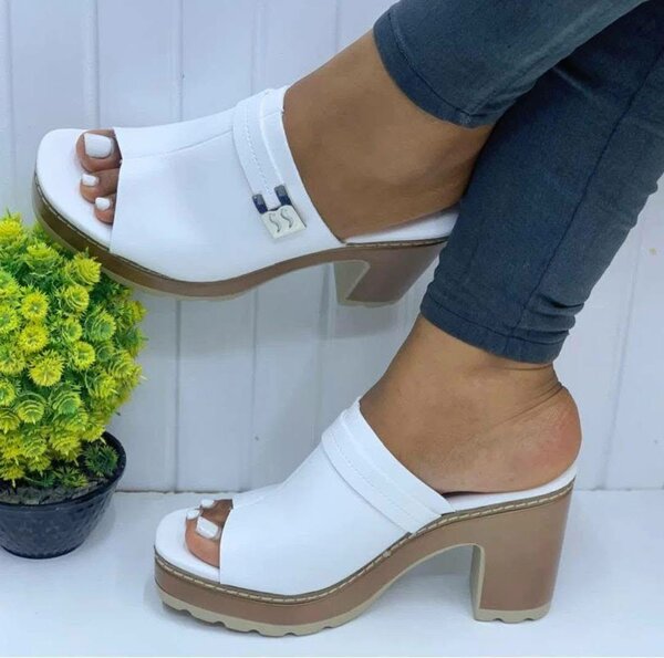Sandales à talons blancs élégantes