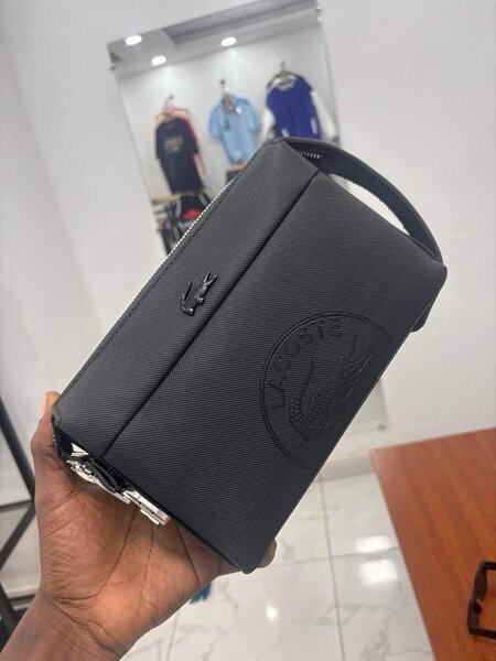 Pochette homme Lacoste élégante