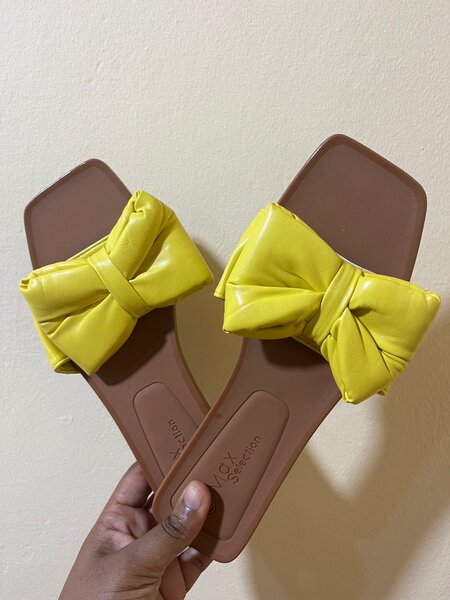 Bow tie slipper