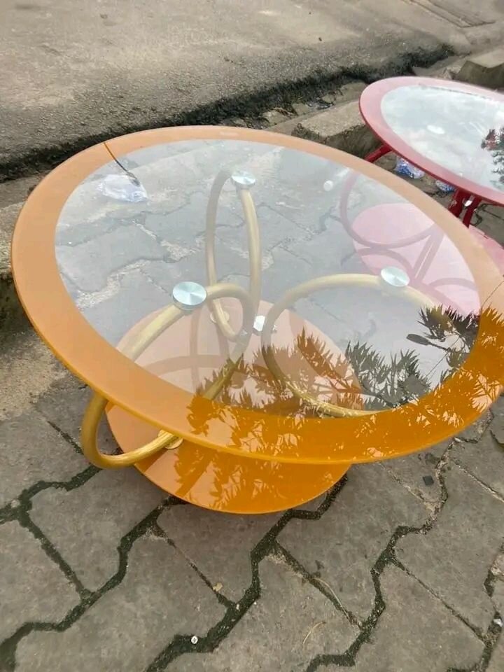 Table basse design en verre et métal