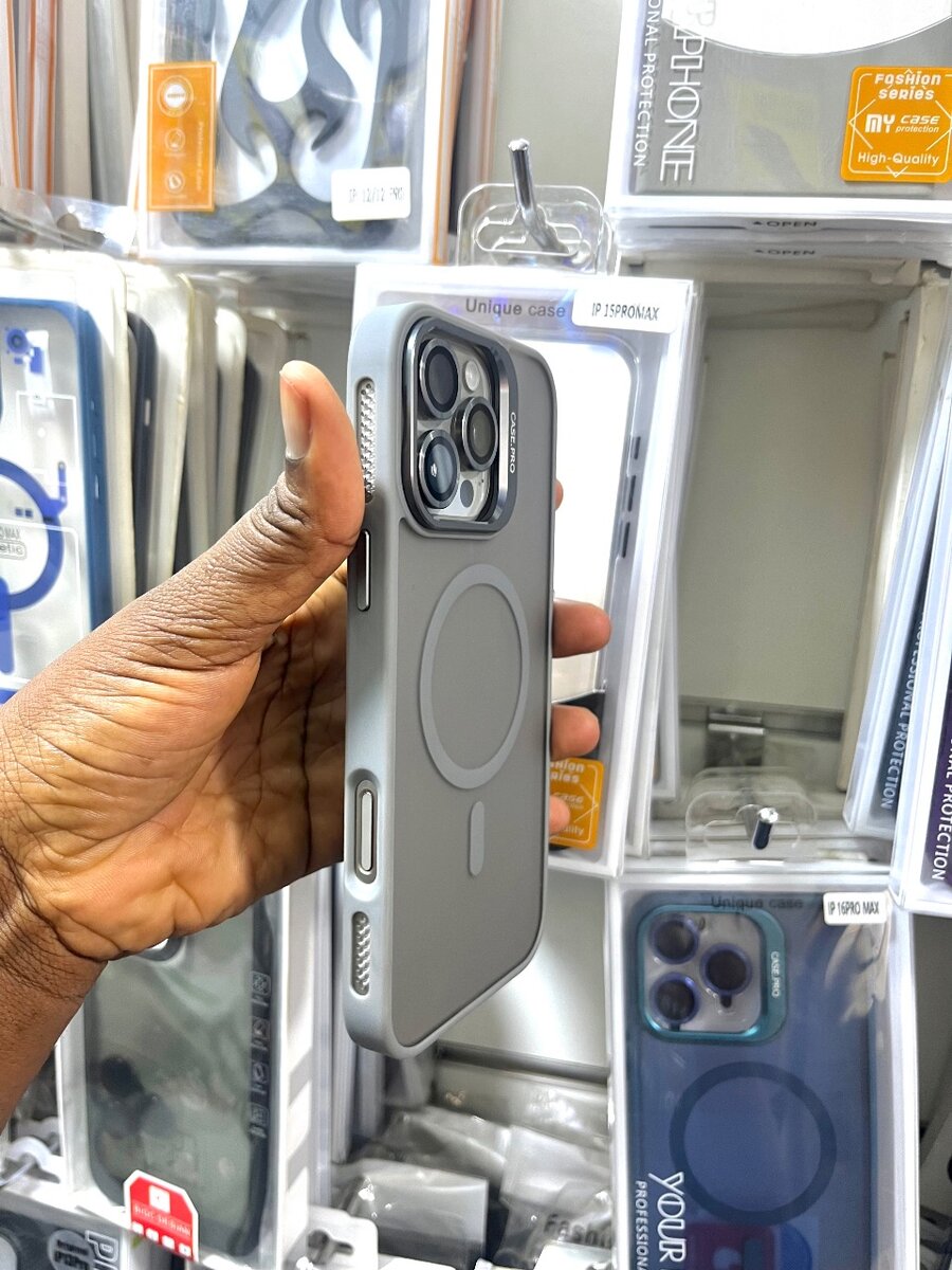 Solid Magnetic Case with Camera lens inclusive