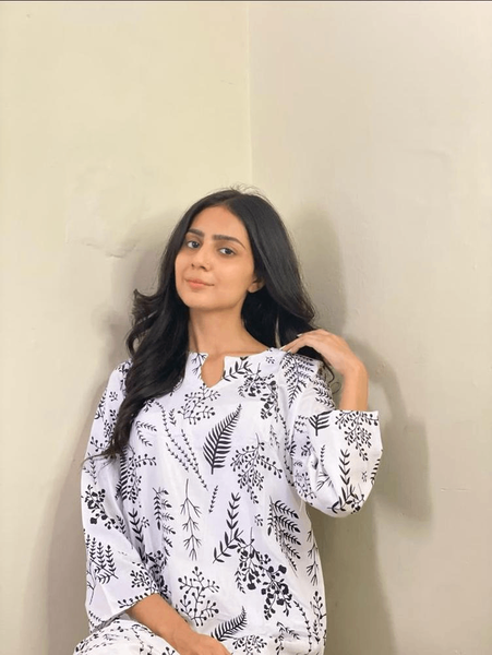 2 pcs women's stiched linen leaf printed Suit