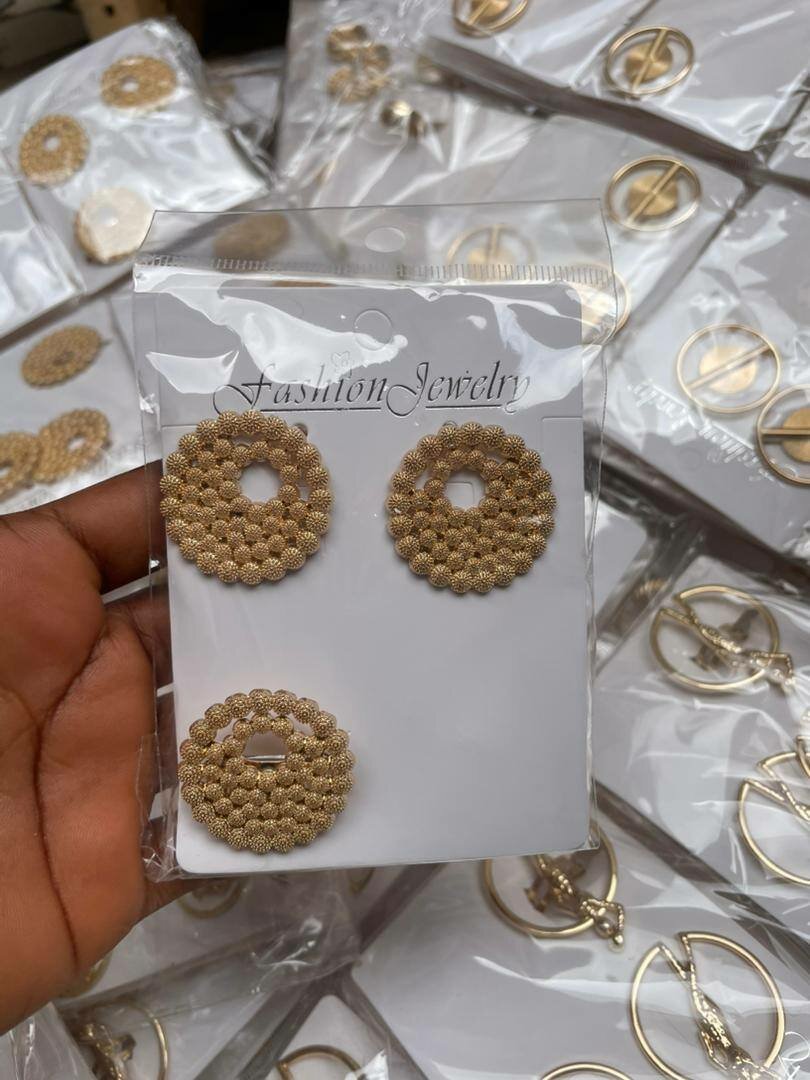 Boucles d'oreilles rondes élégantes