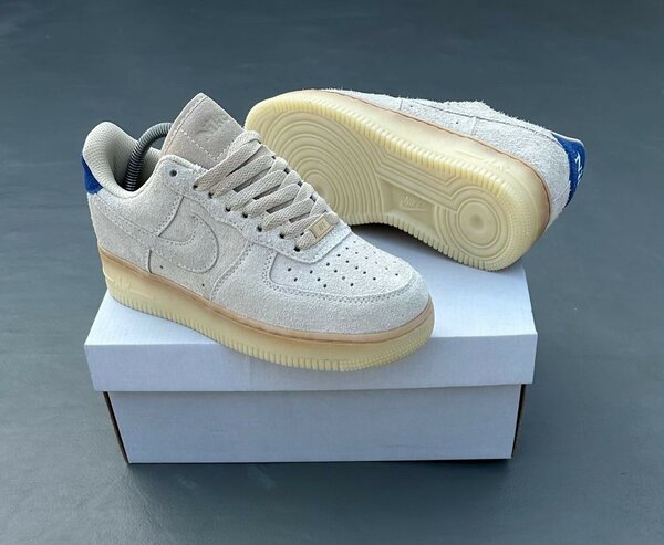 Sneakers en daim beige Nike