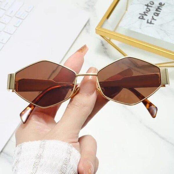 Lunettes de soleil géométriques