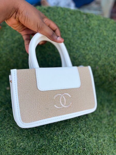 Élégant sac à main beige