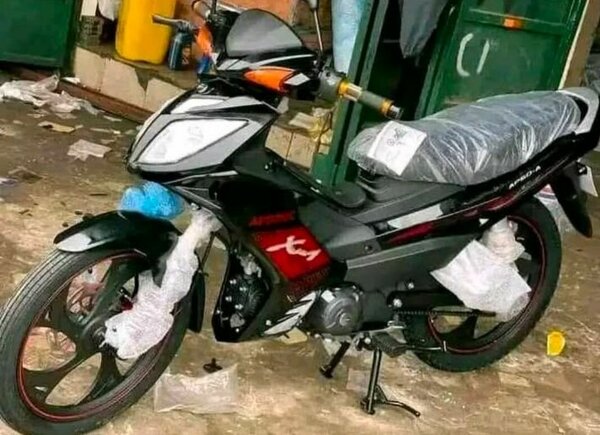 Nouvelle moto X1 noire et rouge