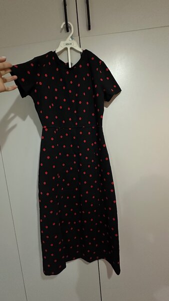 Платье в горошек.