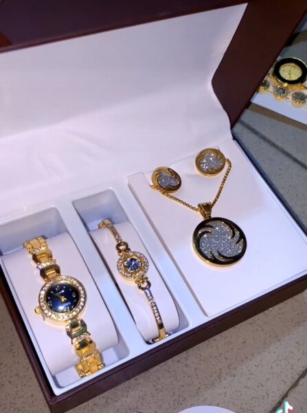 Élégant Coffret Bijoux Doré