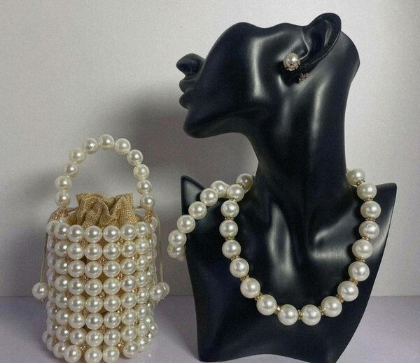Ensemble sac et bijoux perles