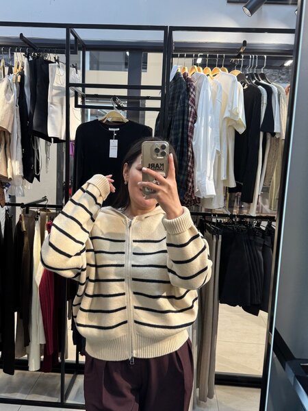 Кардиган в полоску с капюшоном. Так же в розовом цвете