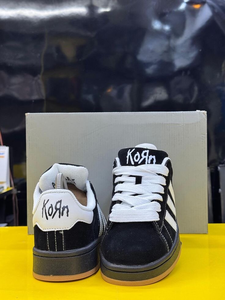 Sneakers noires avec bandes