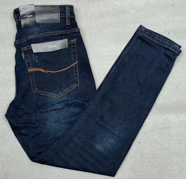 Jeans en denim bleu classique