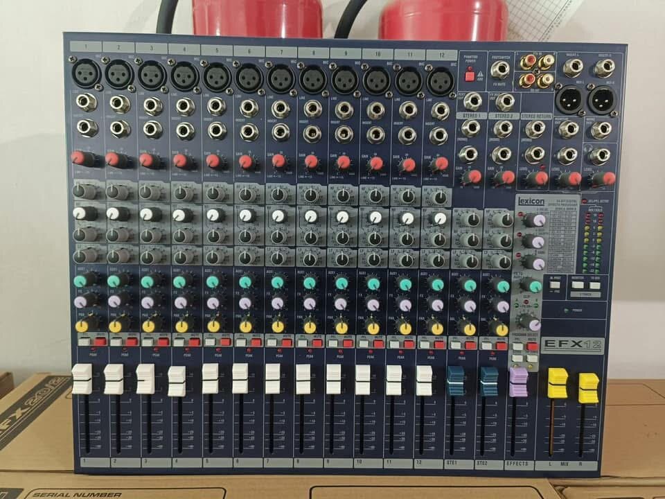 Console de mixage professionnelle