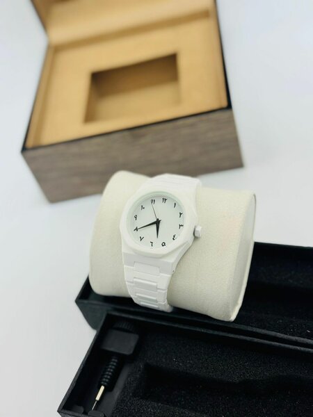 Montre élégante en céramique