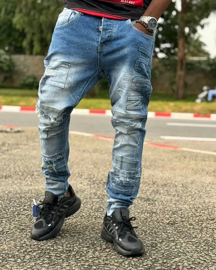 Jeans homme déchirés et décontractés