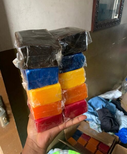 Savon de couleur artisanale