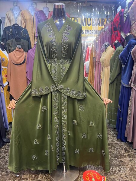Abaya moderne avec broderies