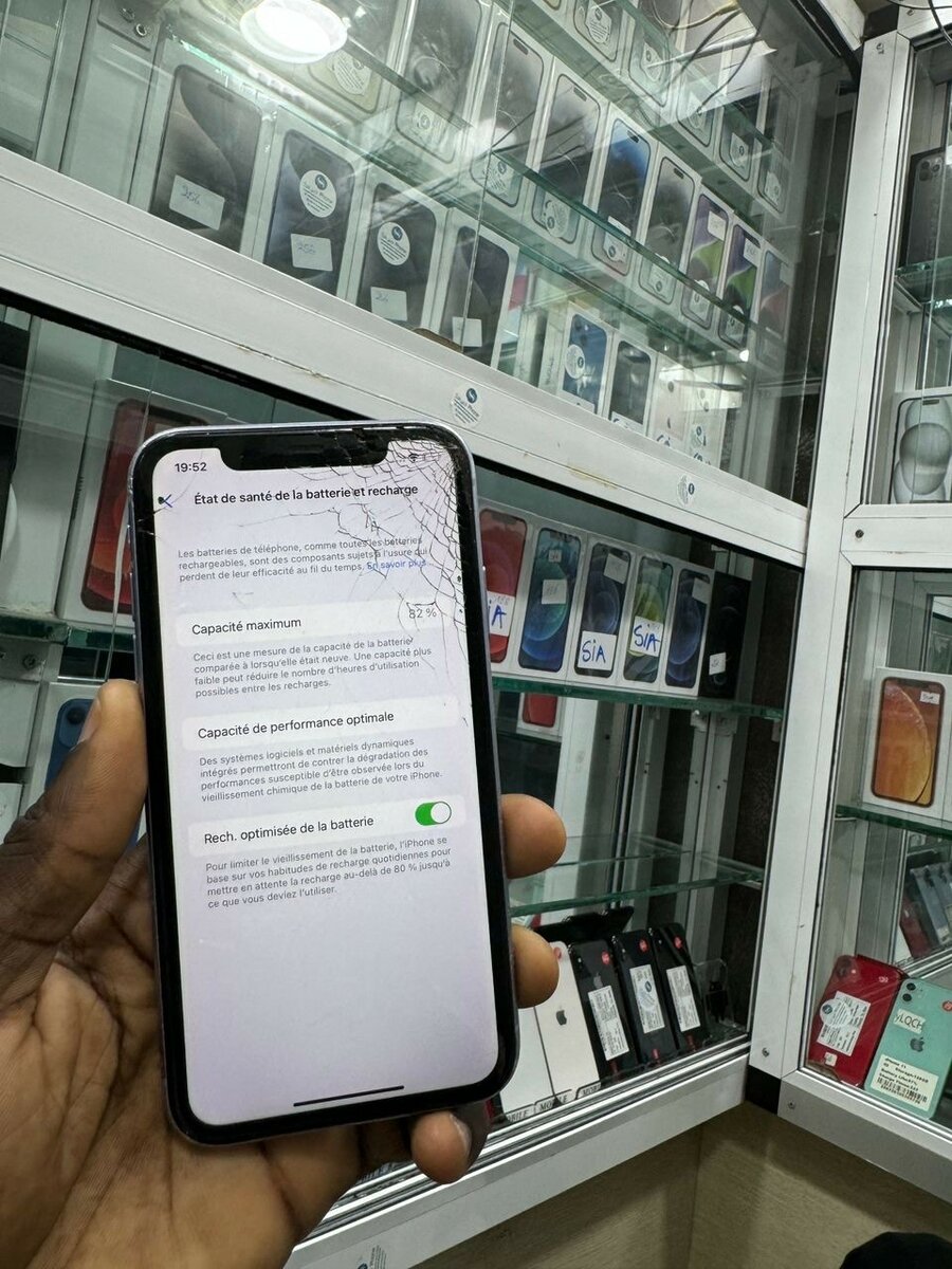 iPhone 11 64g fissuré