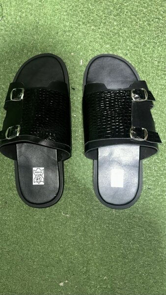 Sandales à boucle noires élégantes