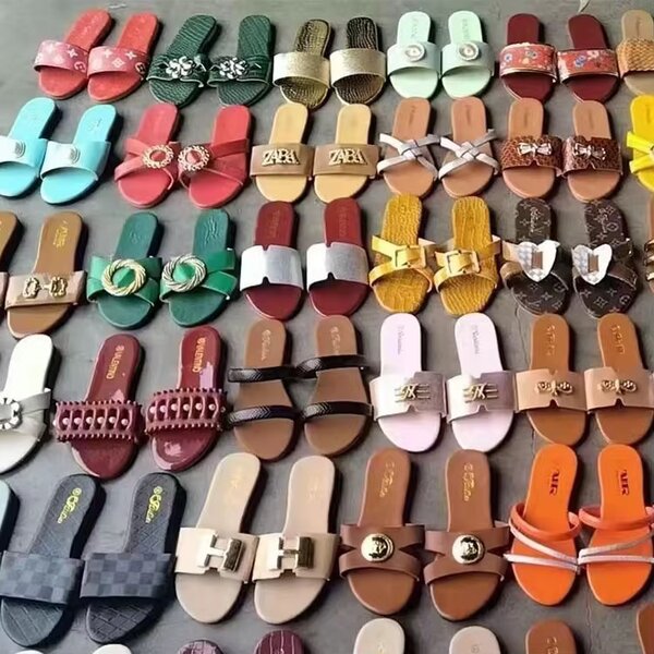 Ladies flat slippers