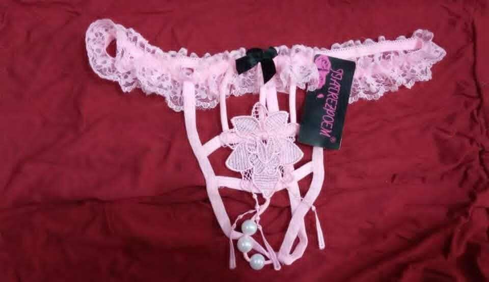 String en dentelle féminine