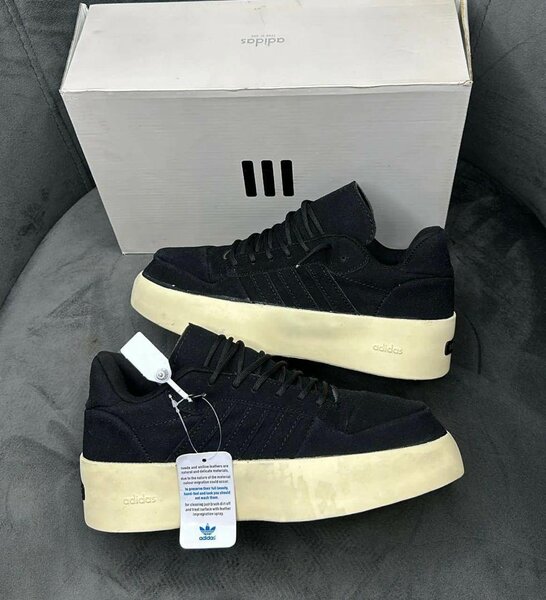 QUALITY ADIDAS SNEAKERS.