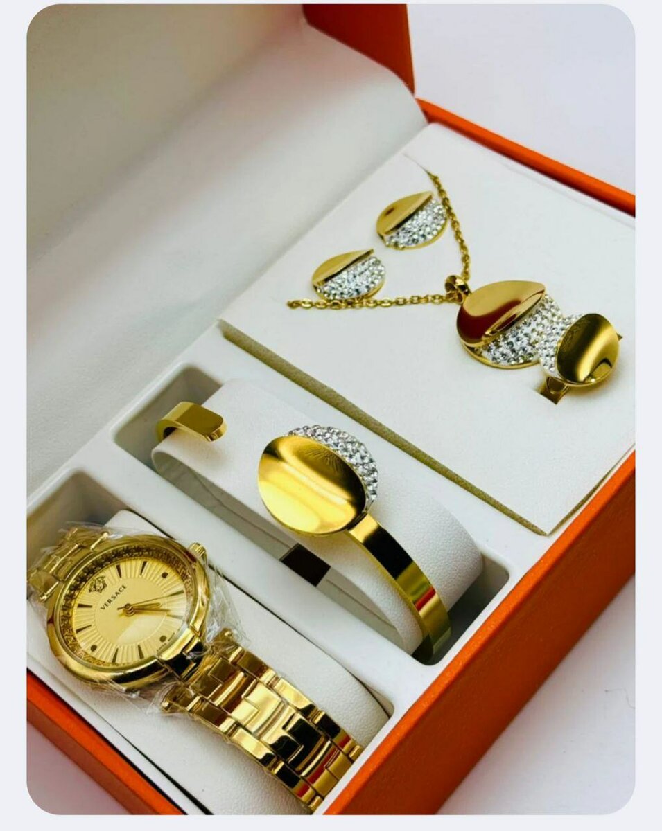 Ensemble Montre et Bijoux Dorés